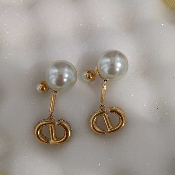 Dior Tribales Pearl Drop Earrings - Picture 5 of 9